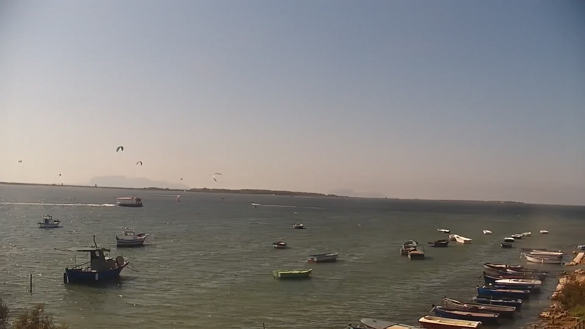 webcam Riserva Naturale dello Stagnone: Kitesurf, SUP e WingFoil con la scuola Kite Tour IKO a Marsala TP